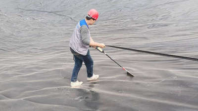 HDPE防滲膜鋪設(shè)完成后滲漏檢測